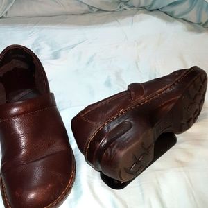 BOC PEGGY BROWB LEATHER UPPER SOLE MAN MADE NURSING CLOGS.